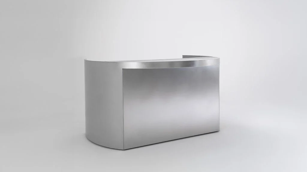 Moon e Moon Open sono realizzate completamente in acciaio inox, la finitura è spazzolata.