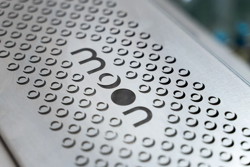 moon logo inciso